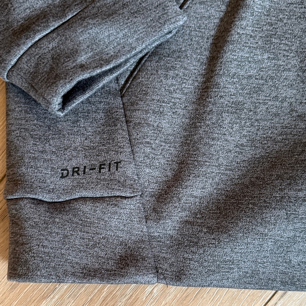RARE Nike Dri-Fit Training Hoodie Sweatshirt Logo City Skyline 931808-017 sz M - Picture 4 of 8